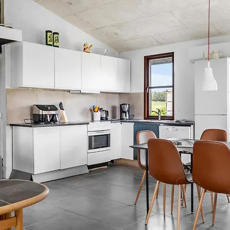 3 Bedroom Beautiful In Feriehus