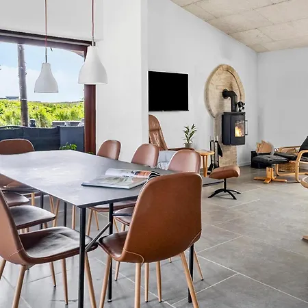3 Bedroom Beautiful In Feriehus